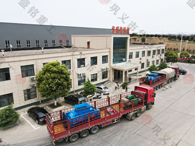 1810石料廠對(duì)輥制砂機(jī)發(fā)貨現(xiàn)場(chǎng)